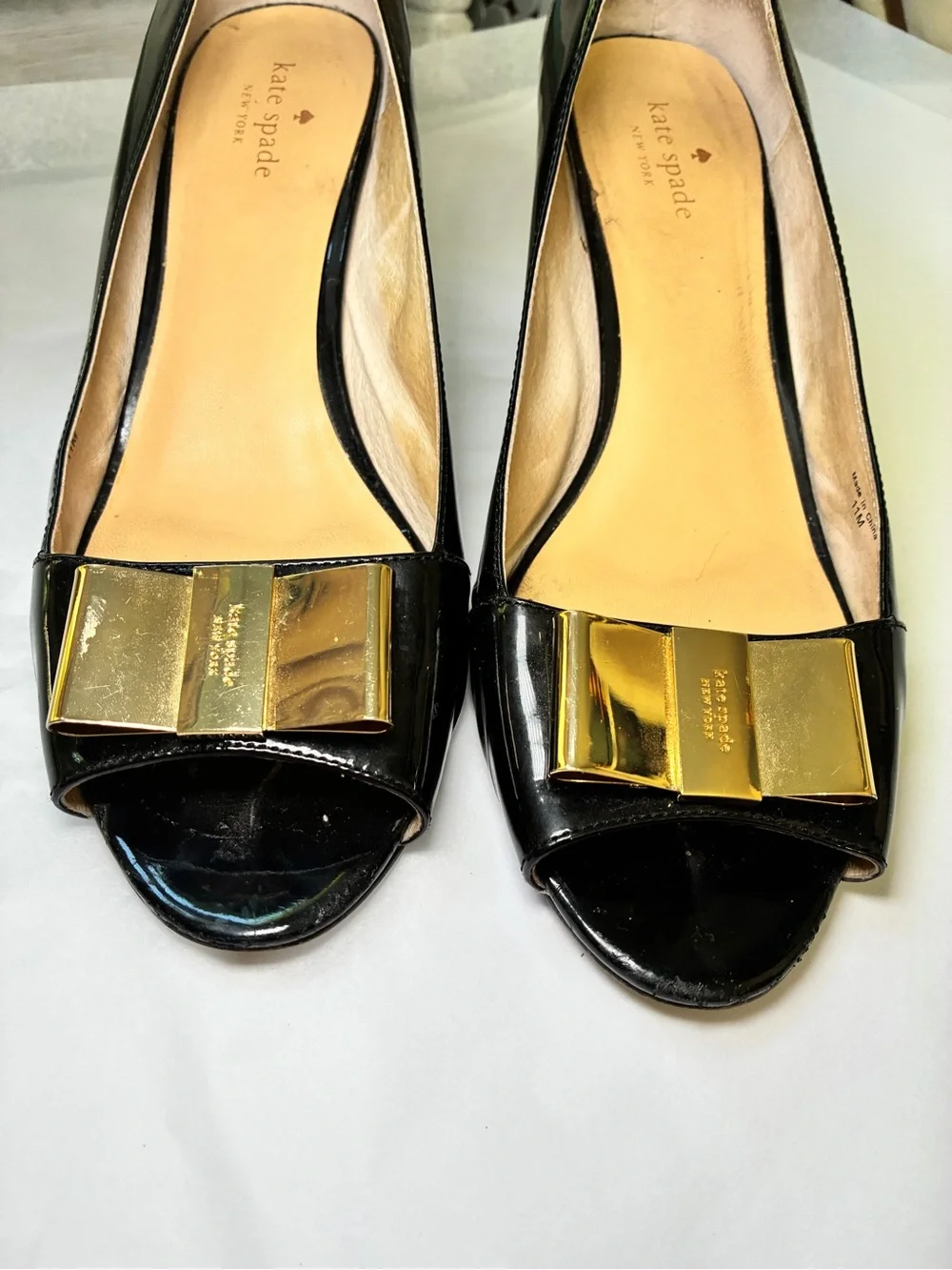 kate spade size 11 Two-Pair Bow-Accent Peep Toe wedge heels in Nude and Black